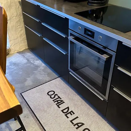 Ostal De La Croix