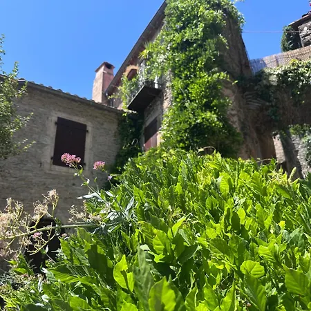 Ostal De La Croix Hébergement de vacances *